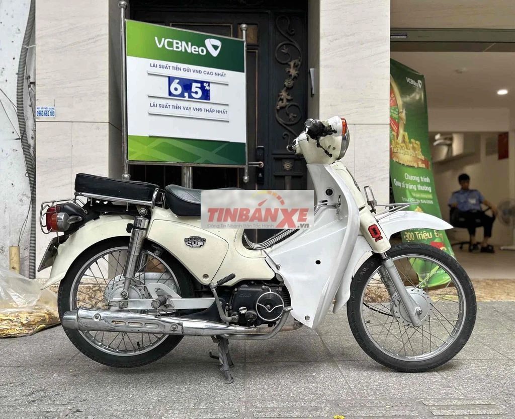 Xe máy Cub 50cc màu Trắng