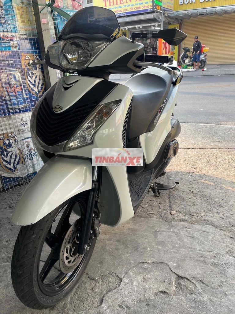 do nhà dư xe nên bán , xe máy êm xe đẹp.