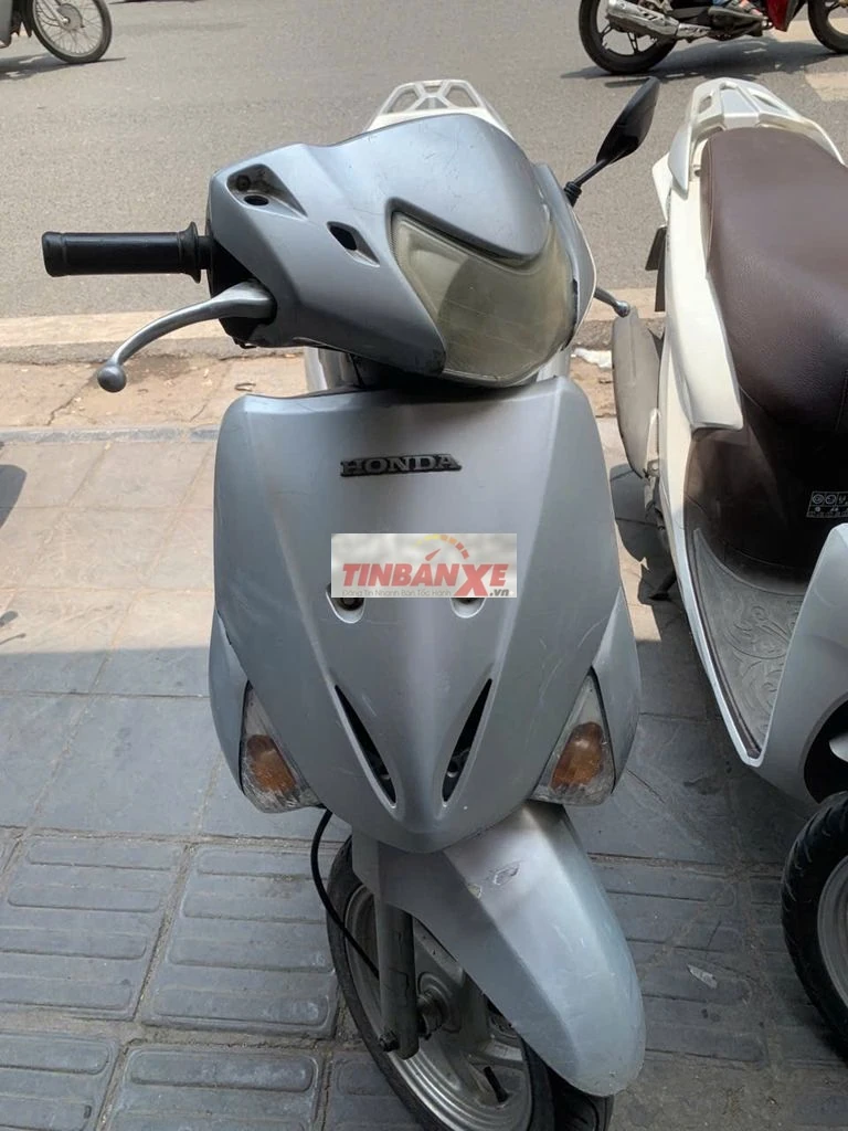 Honda SCR màu Bạc