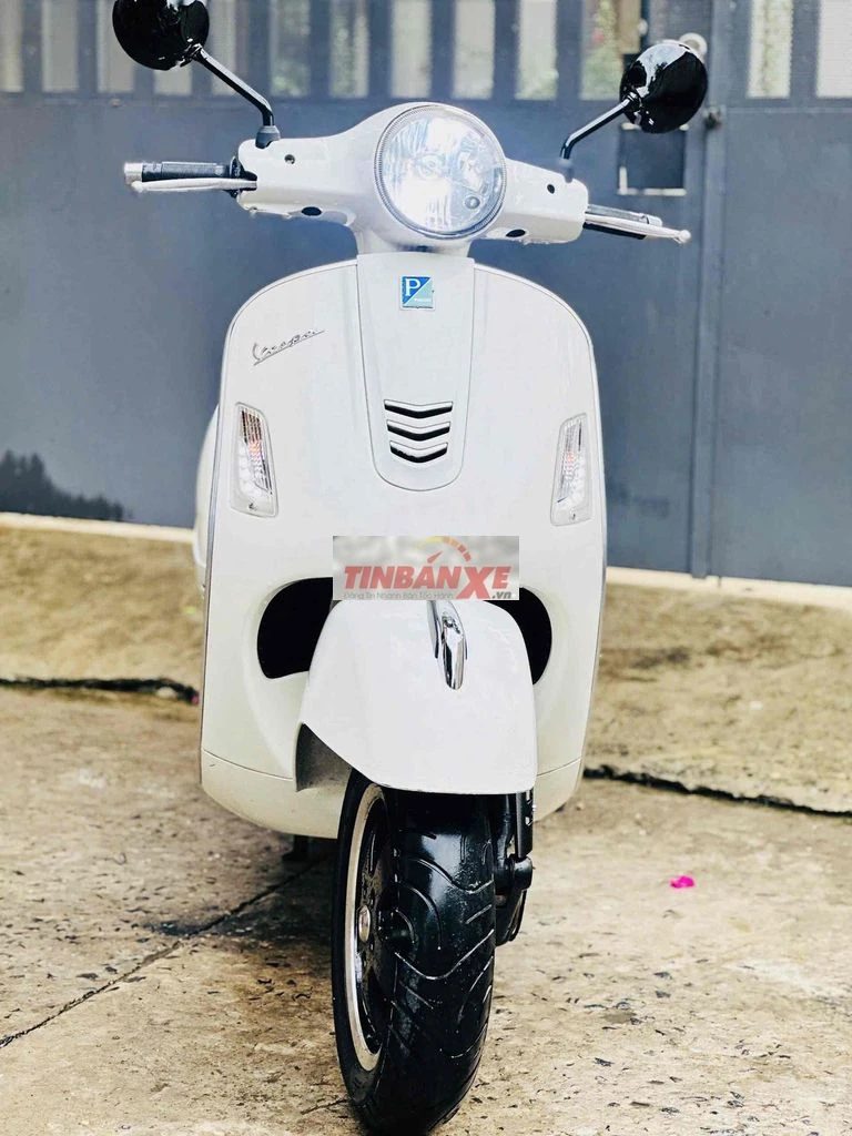 Piaggio Vespa GTS 150cc IGET 2019 Abs Trắng