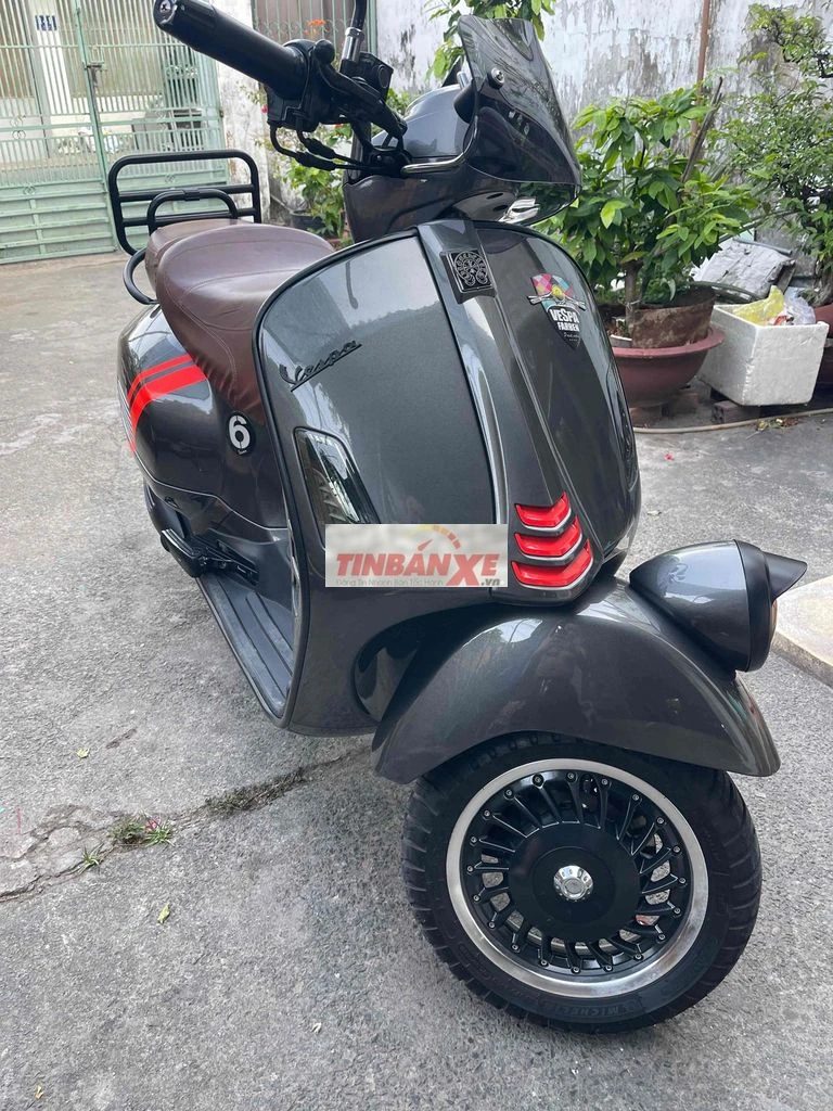 Piaggio Vespa GTV 300 hpe 2021 Xám