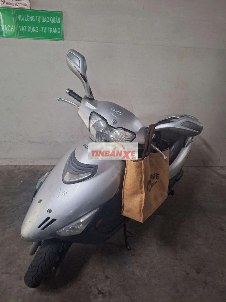 Suzuki UA125 Bạc