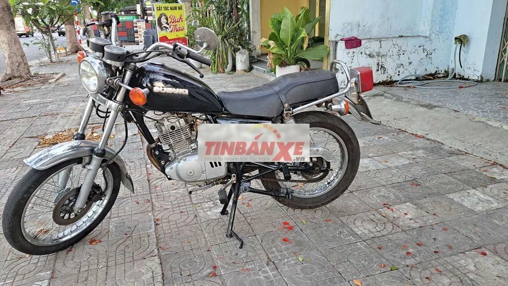 Suzuki GN màu Đen