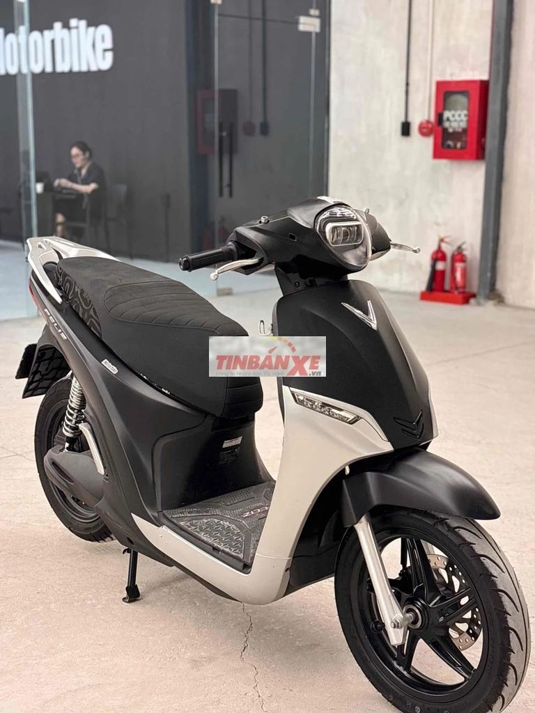 Xe máy điện Vinfast Feliz 2025 odo 8684km Đen Bạc