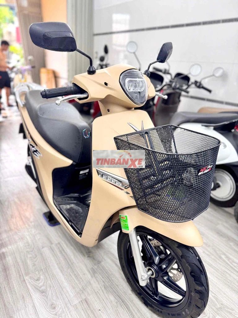 Xe máy điện Feliz Vàng be