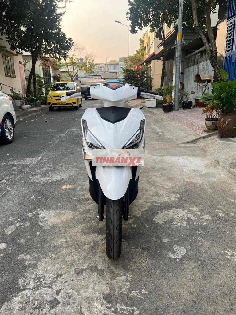 Xe máy điện Yadea Velax Trắng Mới 100%