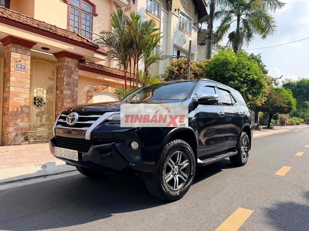 Toyota Fortuner 2.4G máy dầu nhập khẩu 2017