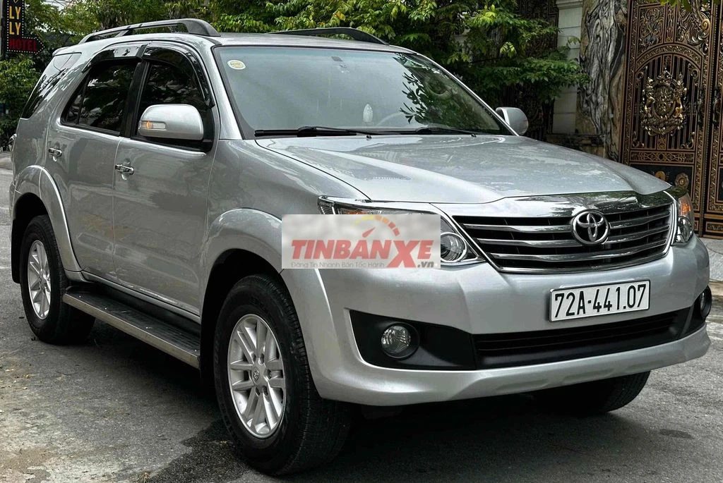 Toyota Fortuner 2012 máy dầu số sàn