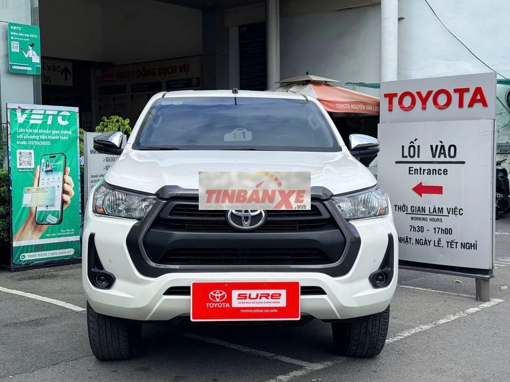 Hilux số tự động 2021 màu trắng xe 1 chủ ở HCM
