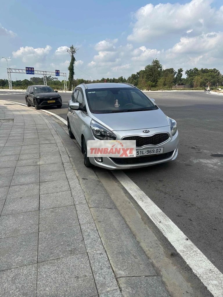 KIA RONDO 7 cho may dau AT 1,7 ban phun vip