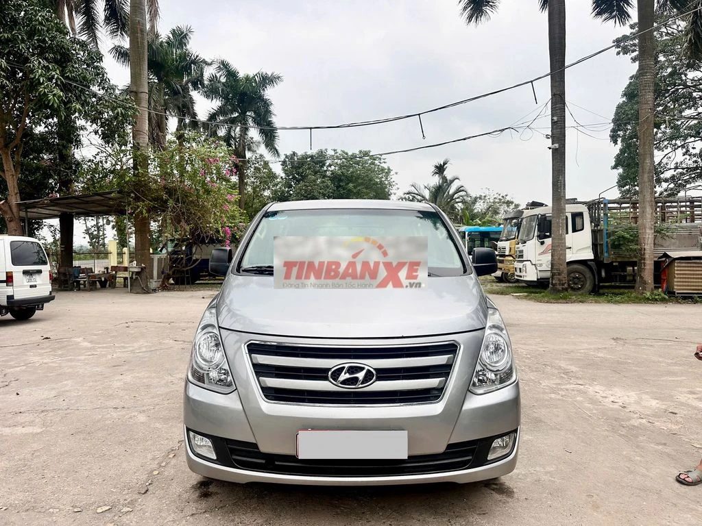 Hyundai Starex 2017 9 chỗ dầu
