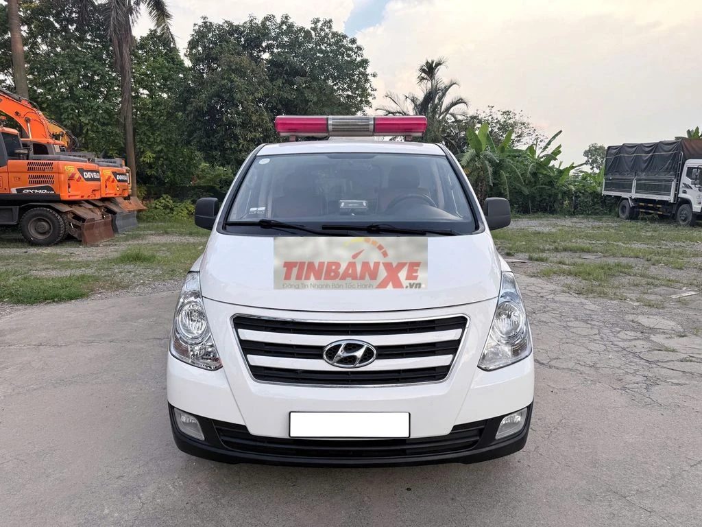 Hyundai Grand Starex cứu thương 2017 - 10000 km