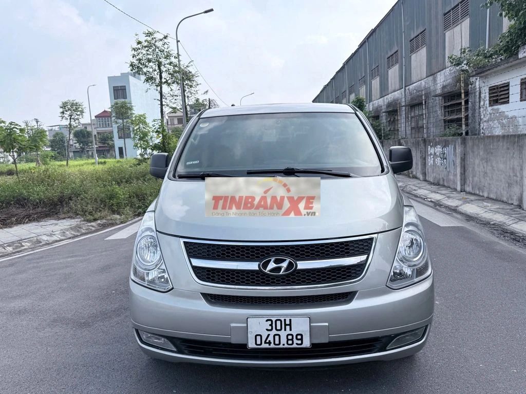 Hyundai Starex 9 chỗ 2015 , Dầu