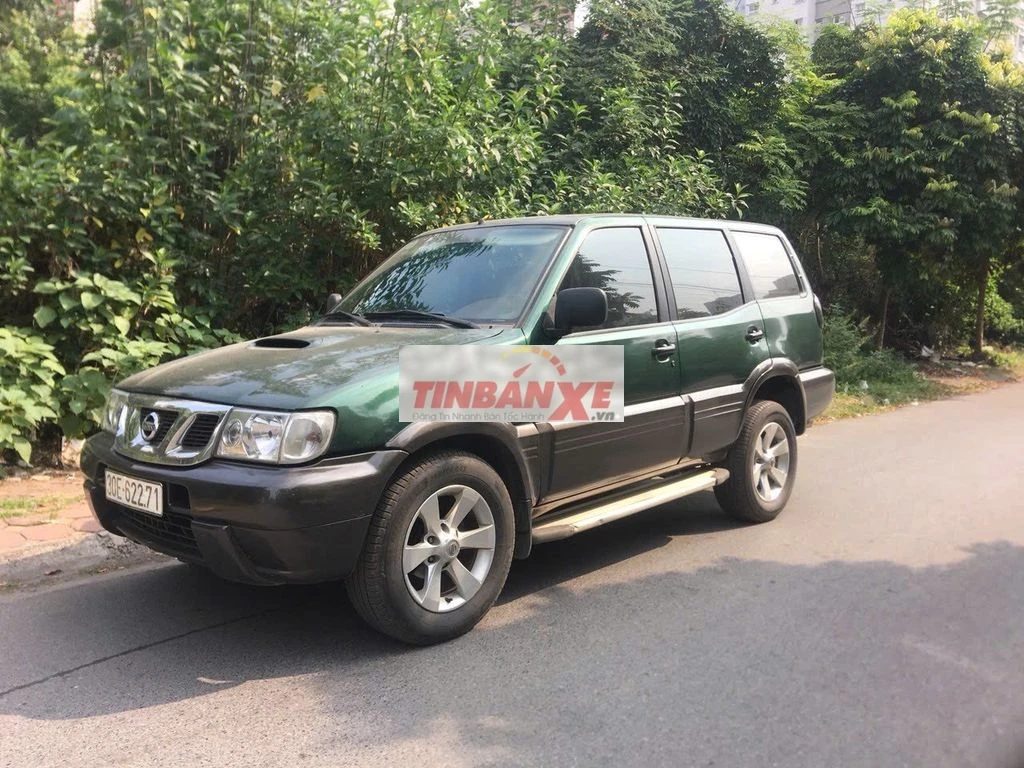 Nissan Terrano Xanh