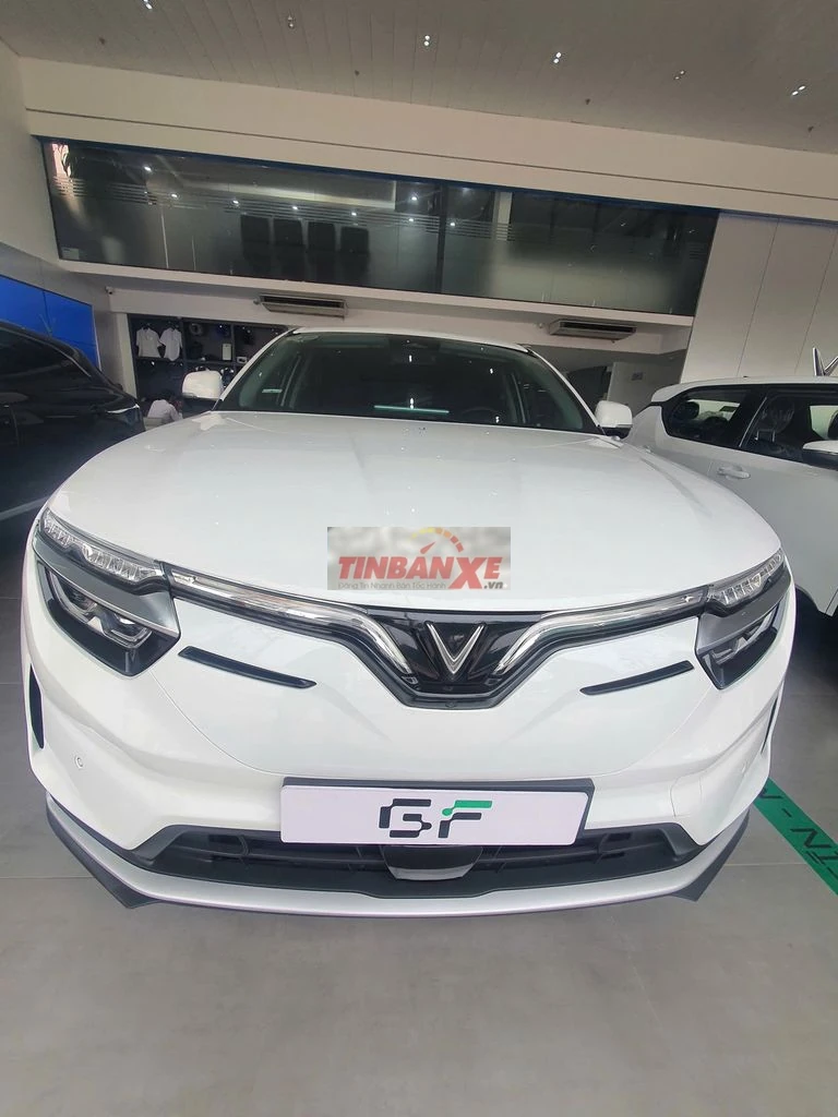 VF8 ECO 2024 Trắng Nội thất đen