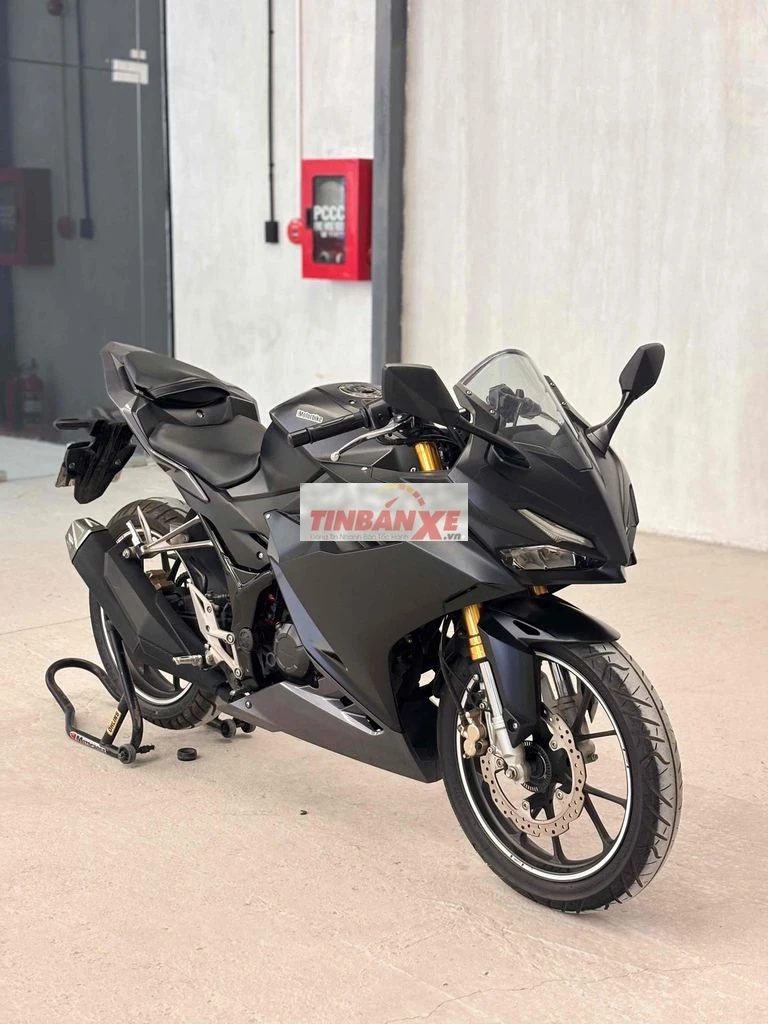 Honda CBR150R 2021 odo 24221km