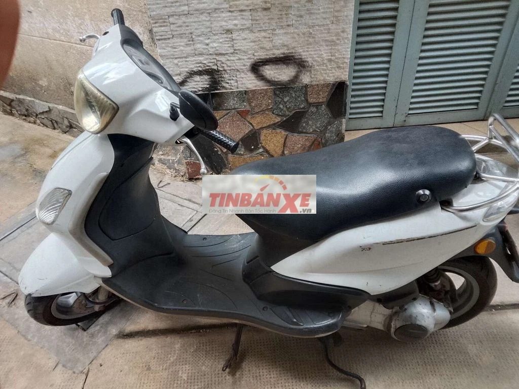 Piaggio Fly Trắng