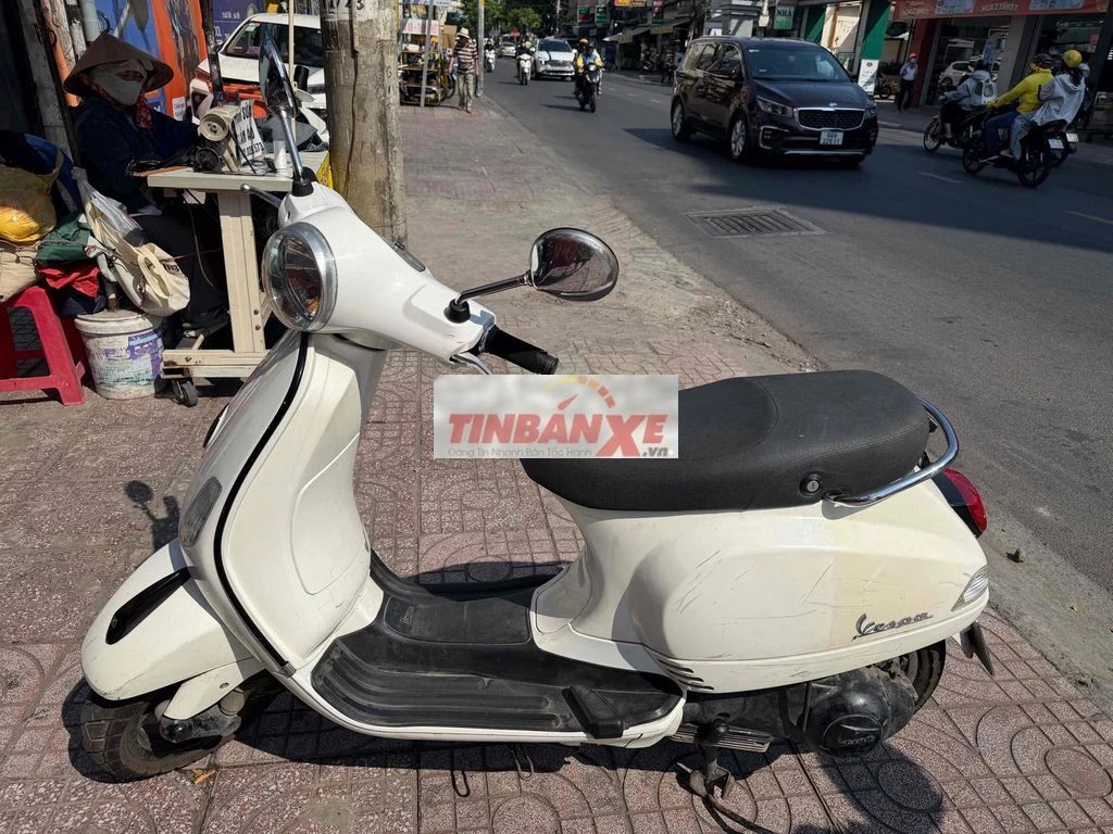 Piaggio Vespa LX125ie 2012 Trắng