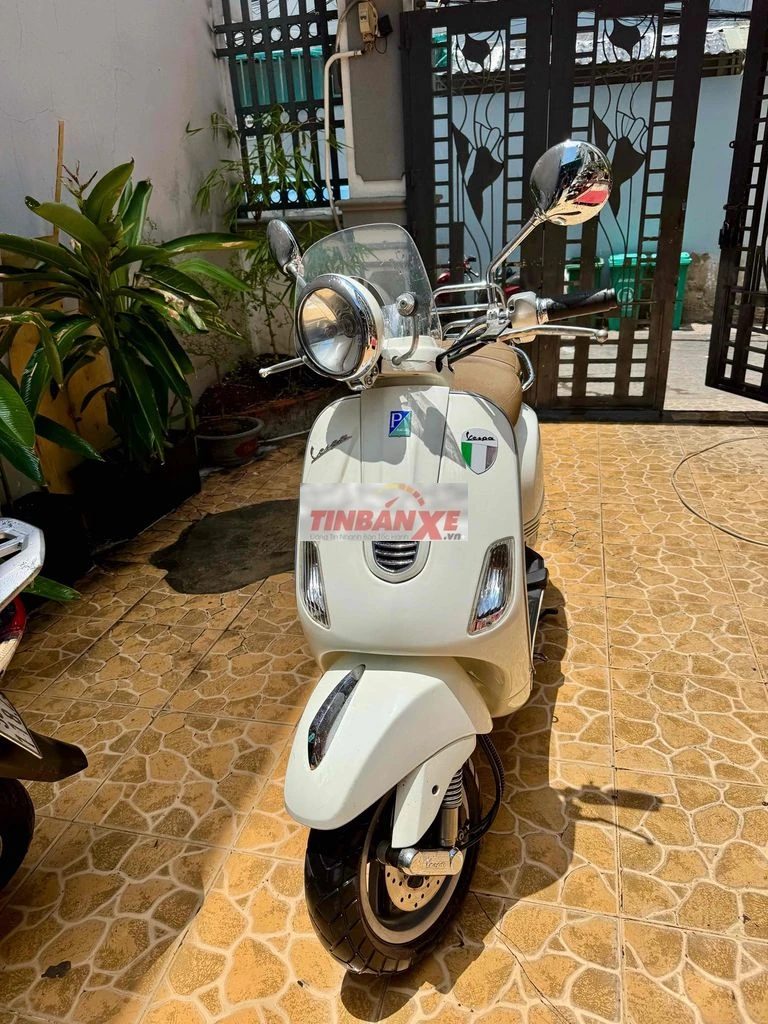 Piaggio Vespa LXV 125 i.e 2015 Trắng