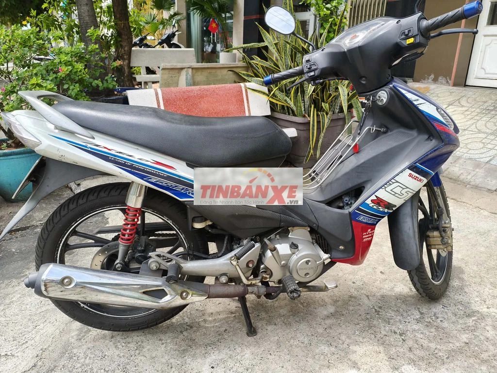 Suzuki Axelo Trắng, xanh, đỏ