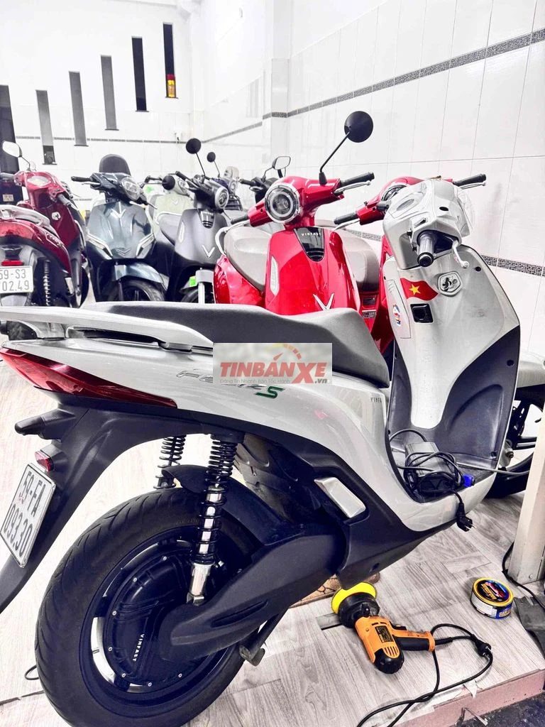 Xe máy điện VinFast Feliz S 2025 Bạc
