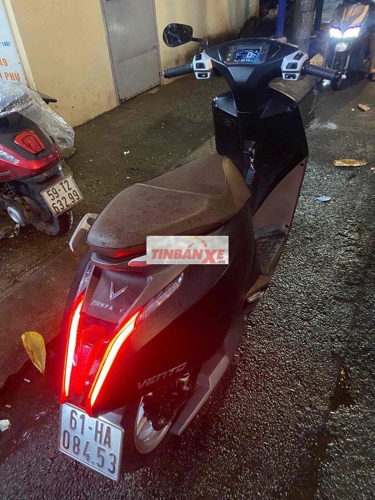 Xe máy điện VinFast Vento ABS Đen