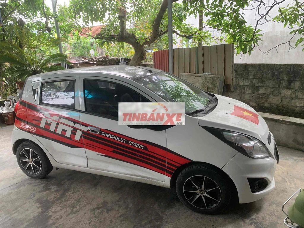 Chevrolet Spark 2015 Trắng 14 vạn km