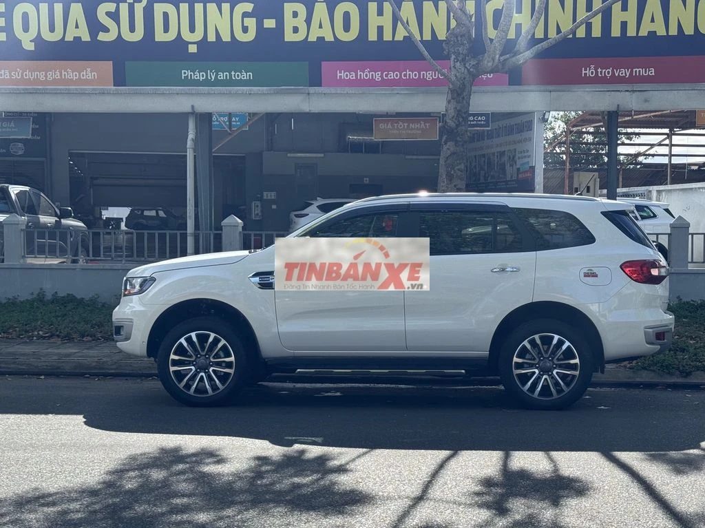 Ford Everest 2022 2 cầu 13.500km