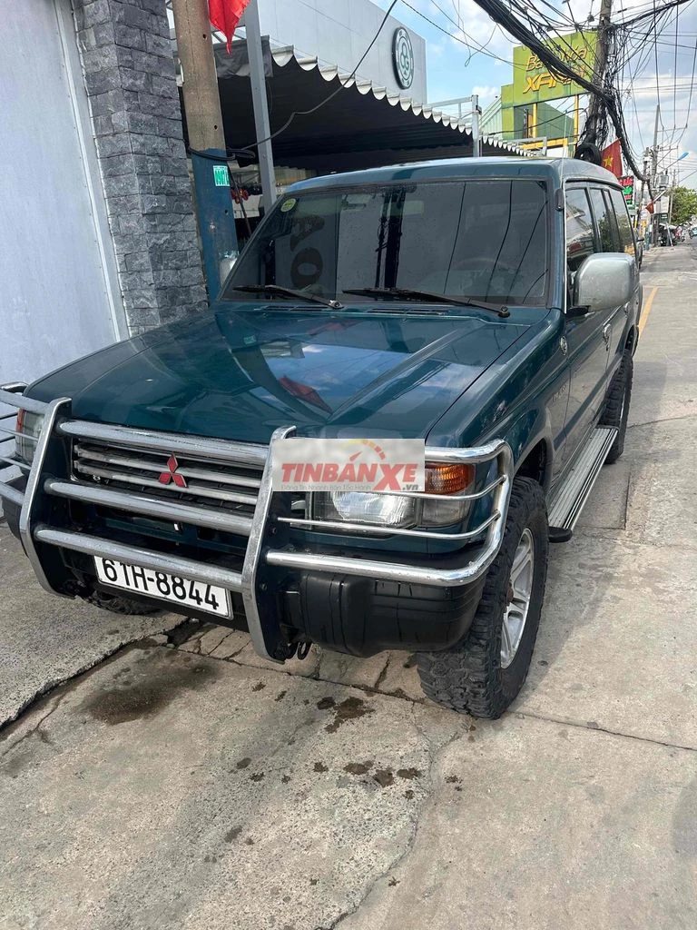 Mitsubishi Pajero Xanh đậm