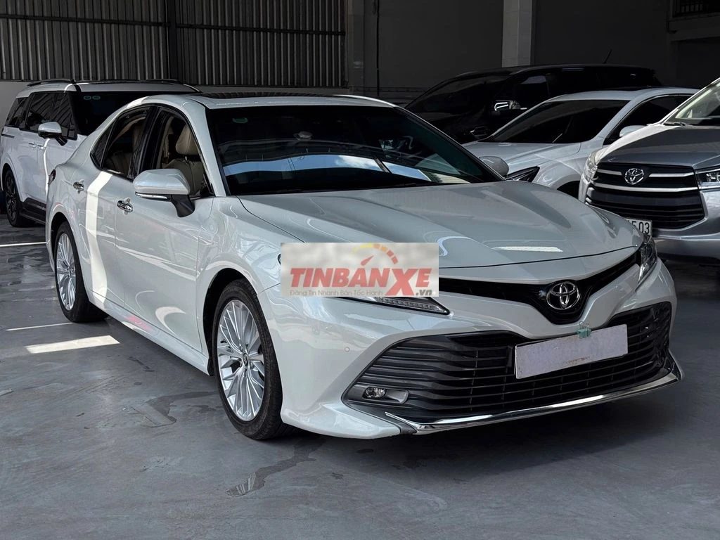 Toyota Camry 2020 2.5Q 42.000 Km Trắng full hãng