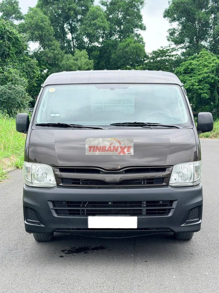 Toyota Hiace van 3 chỗ 2011