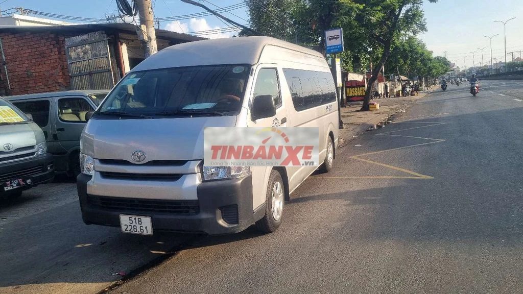 Toyota Hiace 2016 170361 km Bạc