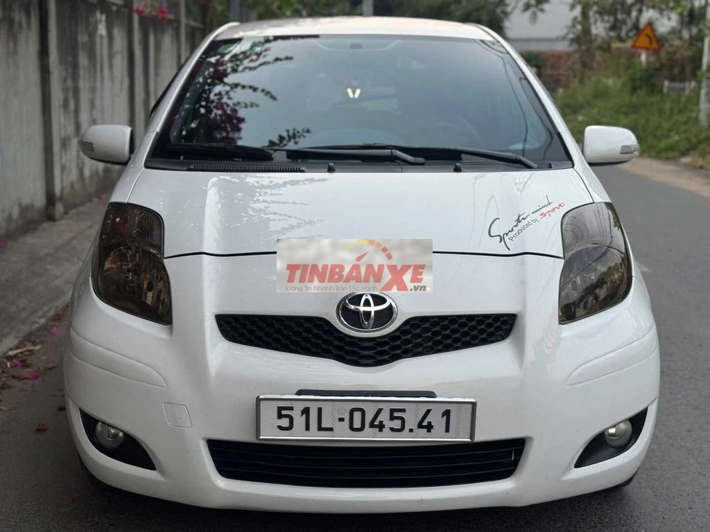 Toyota Yaris màu Trắng