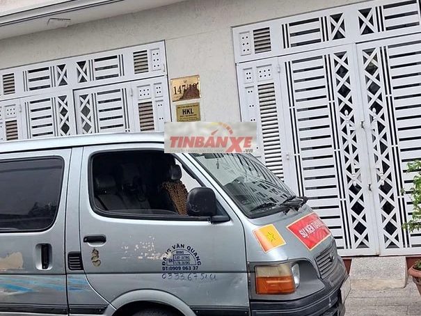 Toyota Hiace 2002 Bạc