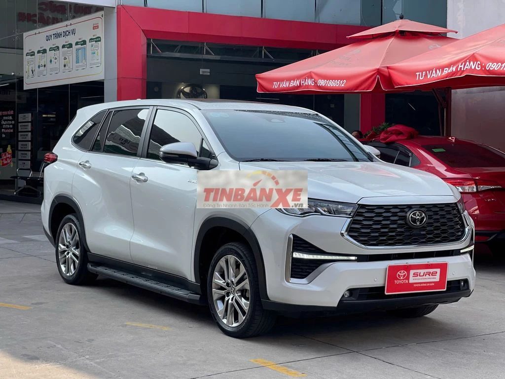 Innova Cross hybrid 2024- trắng- 38.000km