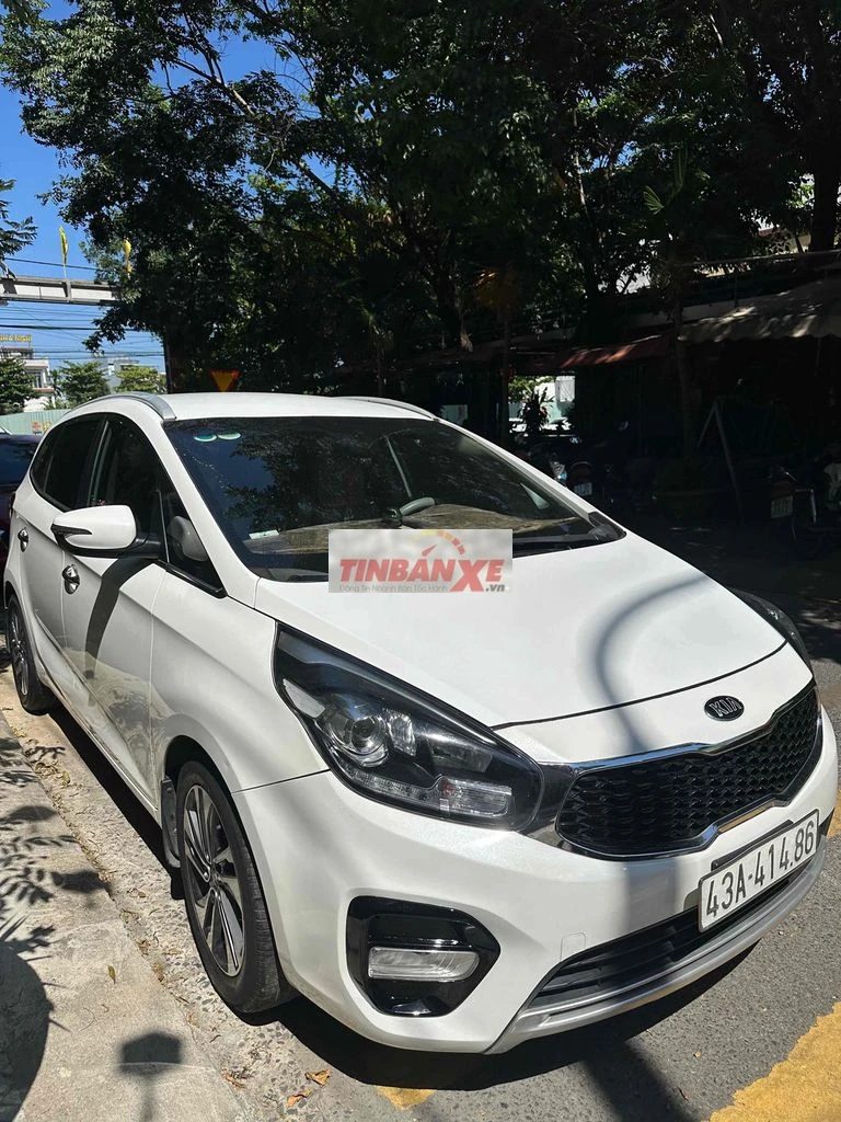 KIA Rondo Trắng 7 chỗ Tự động
