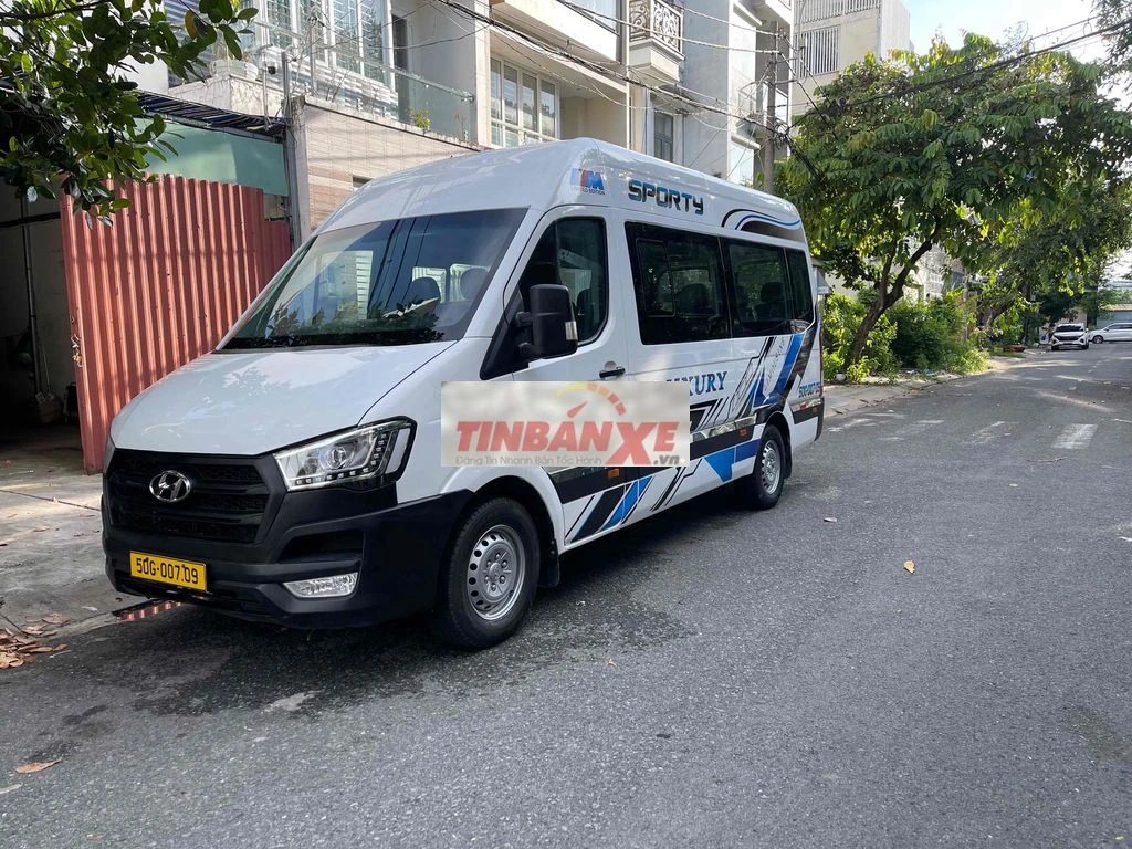 Hyundai Solati 16 chỗ Trắng