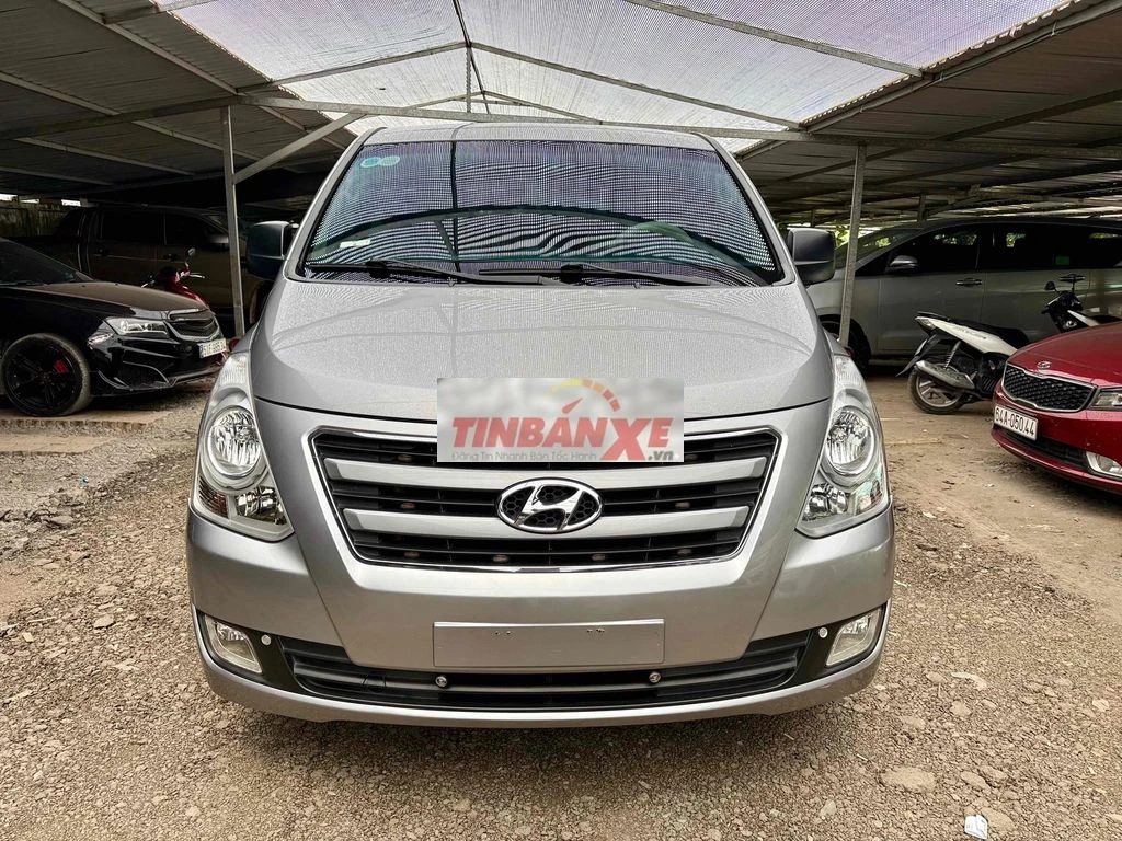 Hyundai Starex 2017 stđ 9 chỗ mới tinh