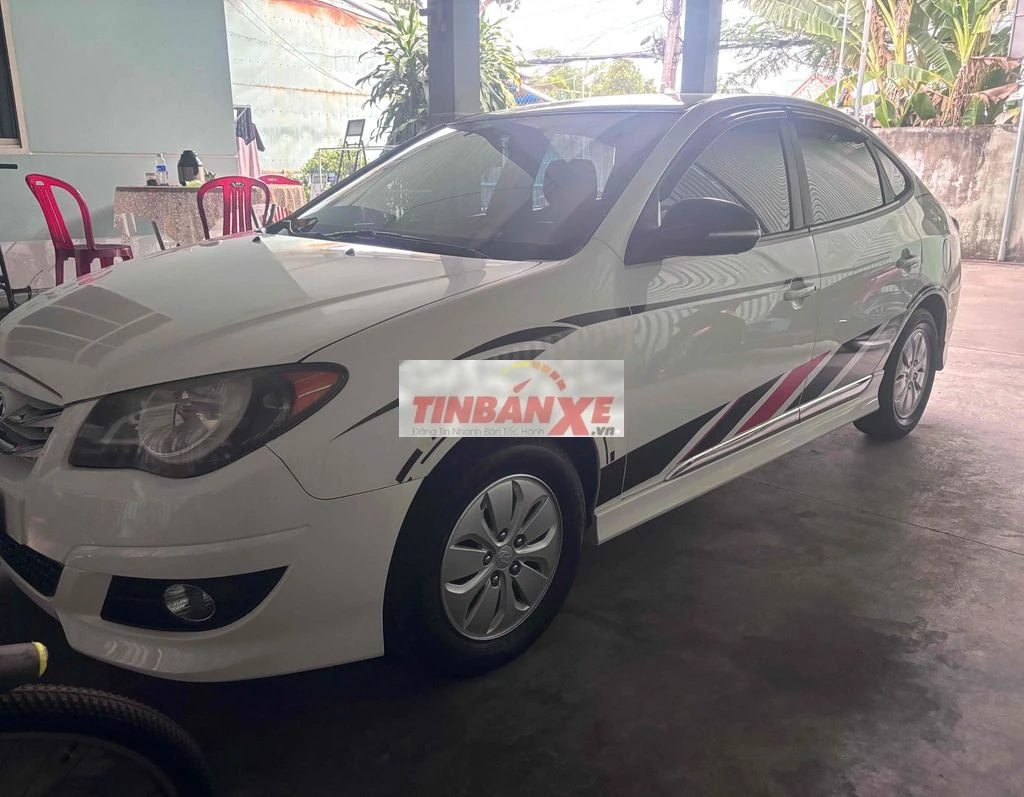 Hyundai Avante 5 chỗ Trắng