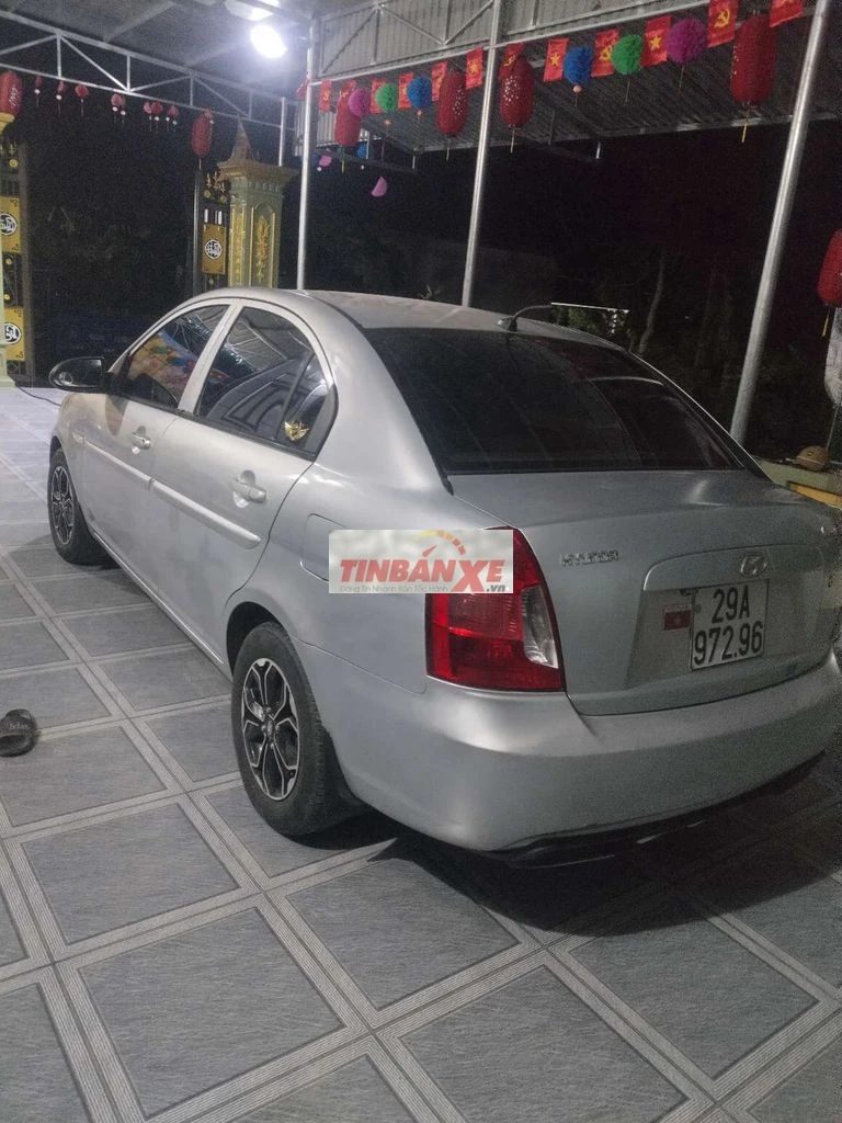 Hyundai Accent màu Bạc