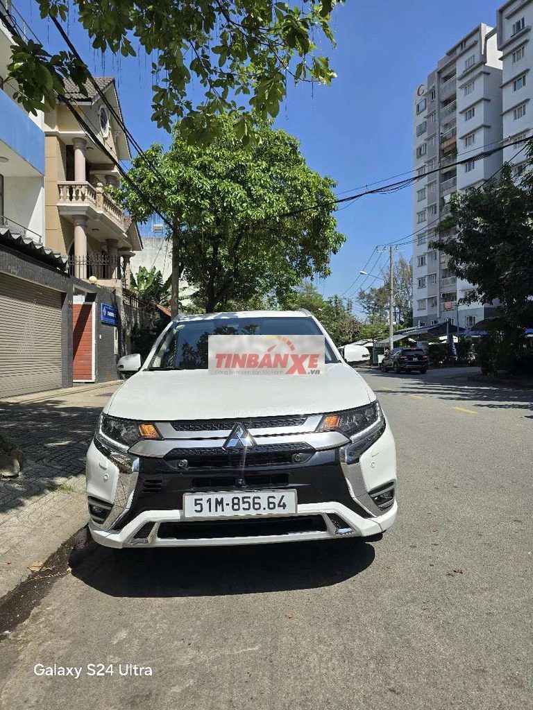 Mitsubishi Outlander Premium Trắng