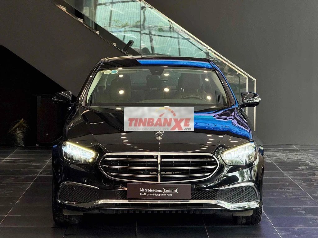 Mercedes Benz E200 Exclusive lướt chính hãng