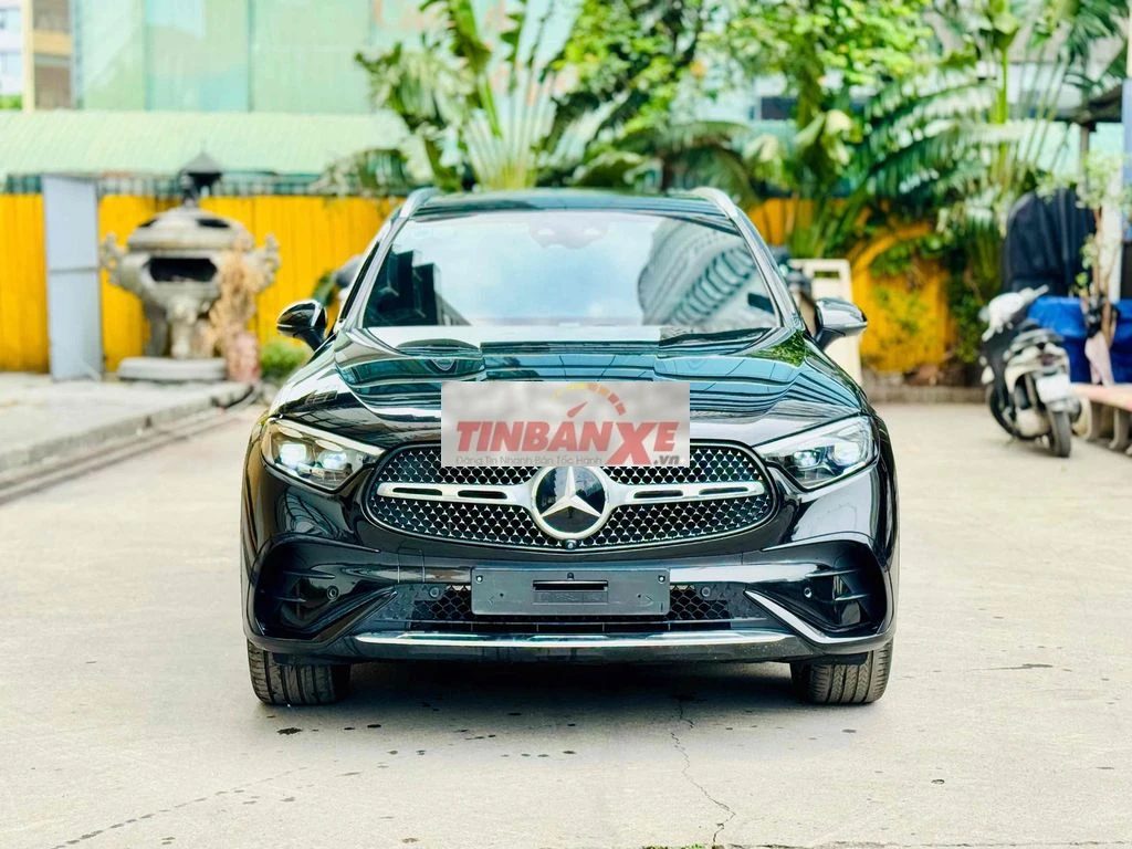 Mercedes GLC300 4Matic V1 sx 2023 màu đen
