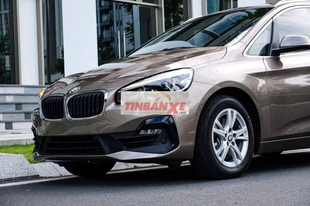 BMW 218i 2018 Nâu ánh bạc 64.000 km