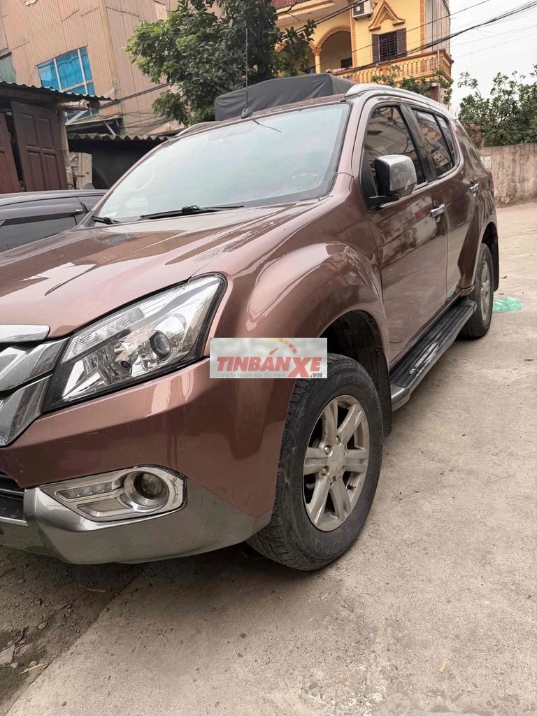 Isuzu MUX 2016 màu Nâu
