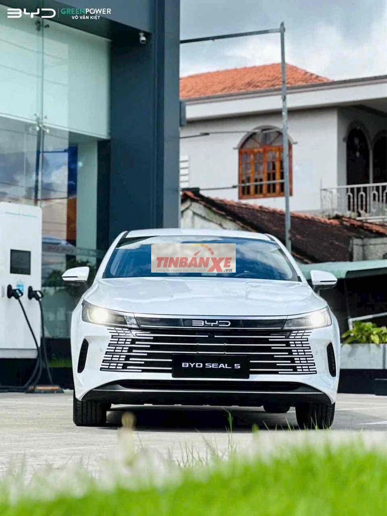 BYD Seal 5 DM-i 5 chỗ