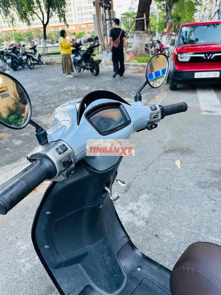 Vespa 50 Xám