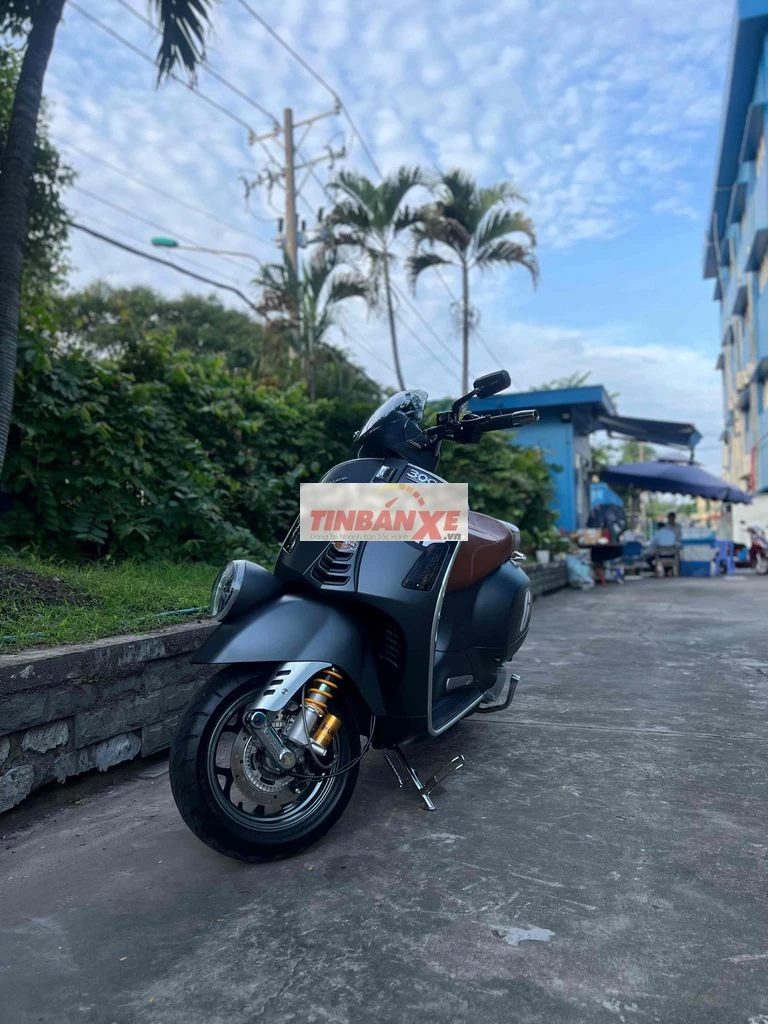 Vespa GTV300 Xám 12000 km nhận GL
