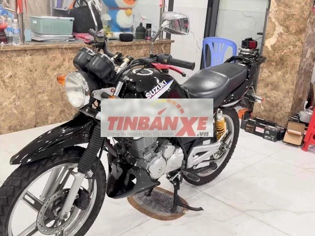 Suzuki EN150 màu Đen