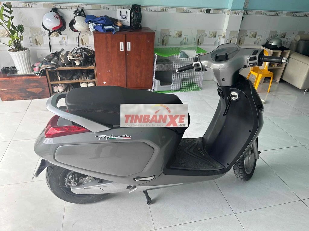 Xe máy điện Kalara A2 Xám